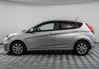 Подержанный автомобиль Hyundai Solaris Hatchback 2011 года (8 фото)