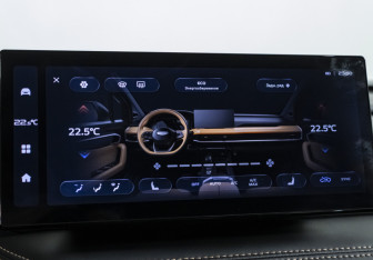 Подержанный автомобиль Geely Okavango 2023 года (21 фото)