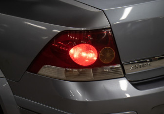 Подержанный автомобиль Opel Astra Sedan 2007 года (20 фото)