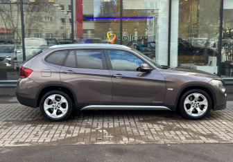Подержанный автомобиль BMW X1 2010 года (4 фото)