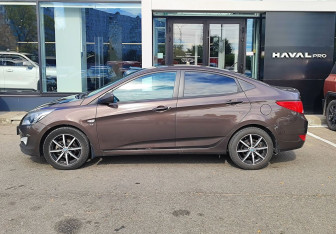 Подержанный автомобиль Hyundai Solaris Sedan 2016 года (8 фото)