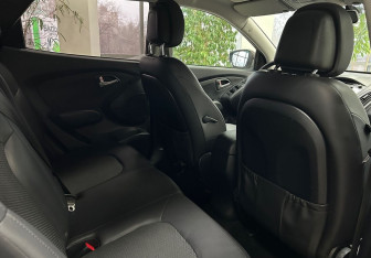 Подержанный автомобиль Hyundai ix35 2012 года (11 фото)