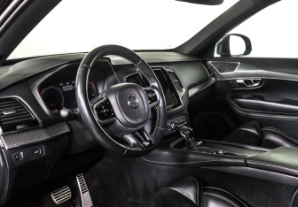 Подержанный автомобиль Volvo XC90 2017 года (16 фото)