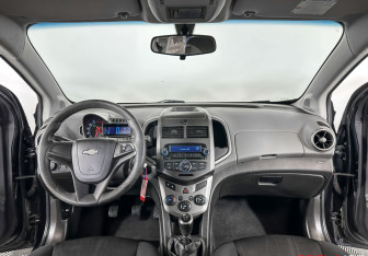 Подержанный автомобиль Chevrolet Aveo Sedan 2012 года (12 фото)