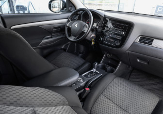 Подержанный автомобиль Mitsubishi Outlander 2013 года (9 фото)