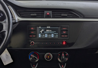 Подержанный автомобиль Kia Rio Hatchback 2021 года (15 фото)