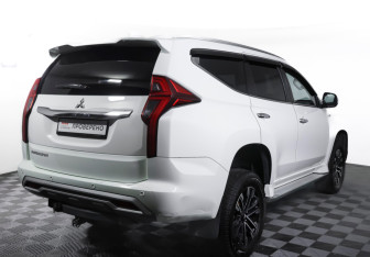 Подержанный автомобиль Mitsubishi Montero Sport 2022 года (5 фото)