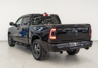 Подержанный автомобиль Dodge Durango 2022 года (7 фото)