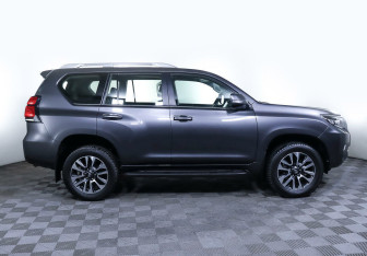 Подержанный автомобиль Toyota Land Cruiser Prado 2022 года (4 фото)