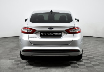 Подержанный автомобиль Ford Mondeo Sedan 2017 года (5 фото)