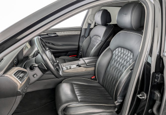 Подержанный автомобиль Genesis G90 2021 года (20 фото)