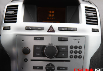 Подержанный автомобиль Opel Zafira Compactvan 2013 года (13 фото)