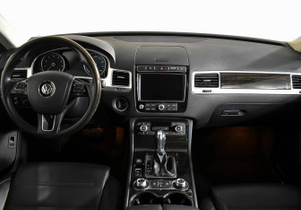 Подержанный автомобиль Volkswagen Touareg 2016 года (10 фото)