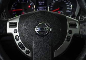 Подержанный автомобиль Nissan X-Trail 2011 года (11 фото)