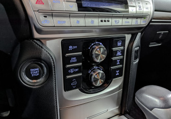 Подержанный автомобиль Toyota Land Cruiser Prado 2020 года (21 фото)