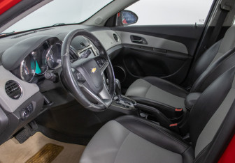 Подержанный автомобиль Chevrolet Cruze Sedan 2013 года (10 фото)