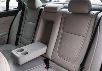 Подержанный автомобиль Jaguar XF Sedan 2014 года (9 фото)