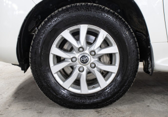 Подержанный автомобиль Toyota Land Cruiser Suv 2018 года (26 фото)