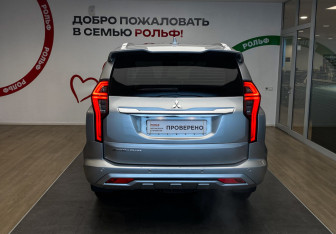 Подержанный автомобиль Mitsubishi Montero Sport 2022 года (5 фото)
