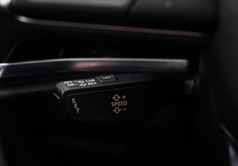 Подержанный автомобиль Audi Q3 2021 года (14 фото)