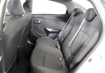 Подержанный автомобиль Kia Rio Sedan 2016 года (11 фото)