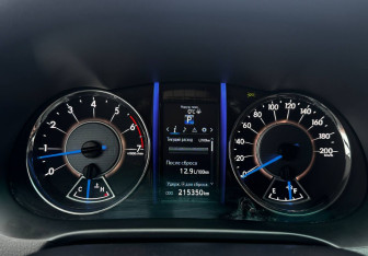 Подержанный автомобиль Toyota Fortuner 2018 года (14 фото)