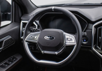 Подержанный автомобиль JAC T9 2024 года (13 фото)