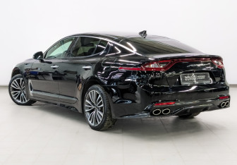 Подержанный автомобиль Kia Stinger 2018 года (7 фото)