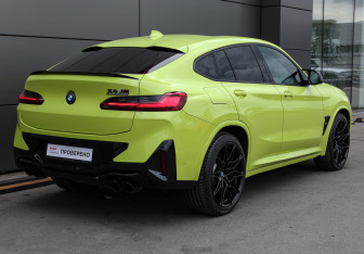 Подержанный автомобиль BMW X4 M 2022 года (4 фото)