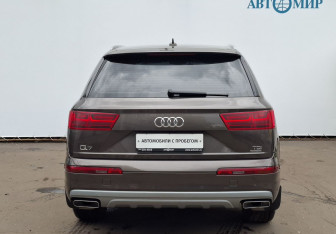 Подержанный автомобиль Audi Q7 2015 года (6 фото)