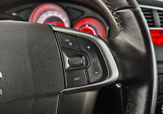 Подержанный автомобиль Citroen C4 Hatchback 2012 года (15 фото)