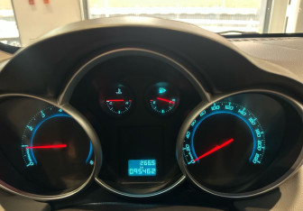 Подержанный автомобиль Chevrolet Cruze Sedan 2011 года (15 фото)