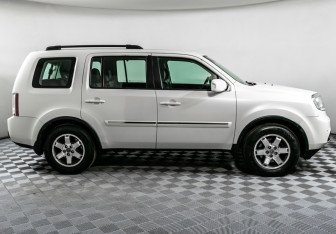 Подержанный автомобиль Honda Pilot 2013 года (4 фото)
