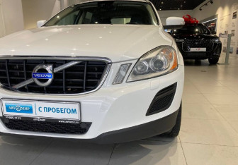 Подержанный автомобиль Volvo XC60 2012 года (9 фото)