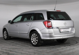 Подержанный автомобиль Opel Astra Wagon 2013 года (7 фото)