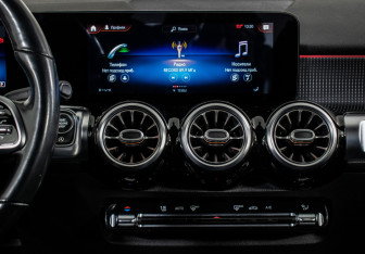 Подержанный автомобиль Mercedes-Benz GLB 2020 года (14 фото)