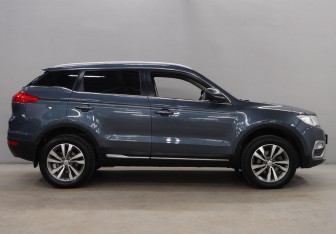 Подержанный автомобиль Geely Atlas 2018 года (8 фото)