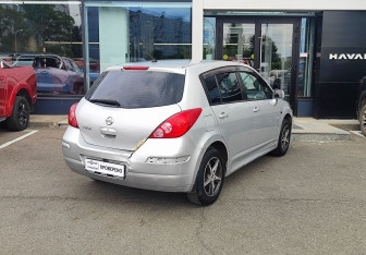 Подержанный автомобиль Nissan Tiida Hatchback 2011 года (5 фото)