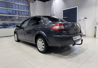 Подержанный автомобиль Renault Megane Sedan 2007 года (6 фото)
