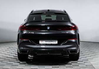 Подержанный автомобиль BMW X6 2025 года (6 фото)