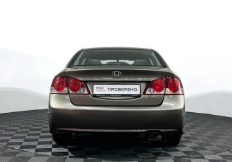 Подержанный автомобиль Honda Civic Sedan 2007 года (6 фото)