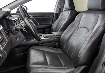 Подержанный автомобиль Lexus RX 2021 года (20 фото)