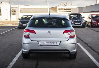 Подержанный автомобиль Citroen C4 Hatchback 2012 года (6 фото)