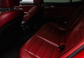 Подержанный автомобиль Kia Stinger 2019 года (11 фото)
