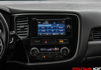 Подержанный автомобиль Mitsubishi Outlander 2015 года (12 фото)