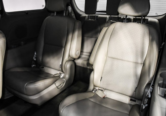 Подержанный автомобиль Kia Carnival 2019 года (14 фото)