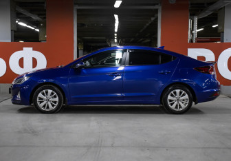Подержанный автомобиль Hyundai Elantra Sedan 2019 года (8 фото)