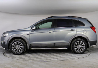 Подержанный автомобиль Chevrolet Captiva 2013 года (8 фото)