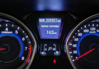 Подержанный автомобиль Hyundai Elantra Sedan 2011 года (17 фото)