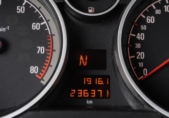 Подержанный автомобиль Opel Zafira Compactvan 2010 года (13 фото)